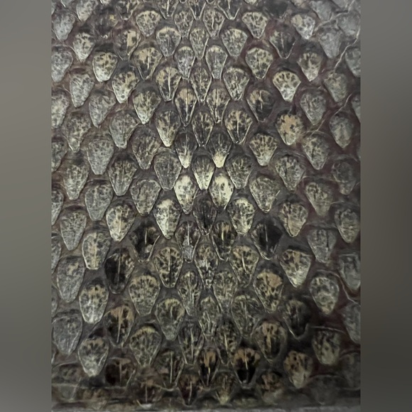 Rattlesnake and Leather Tri Fold Wallet - Picture 4 of 10